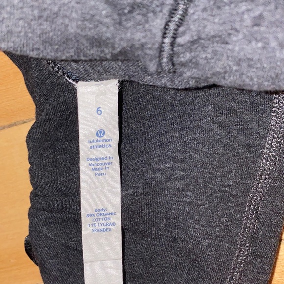 Lululemon but scrunch capris, scrunches and bows - Picture 3 of 4